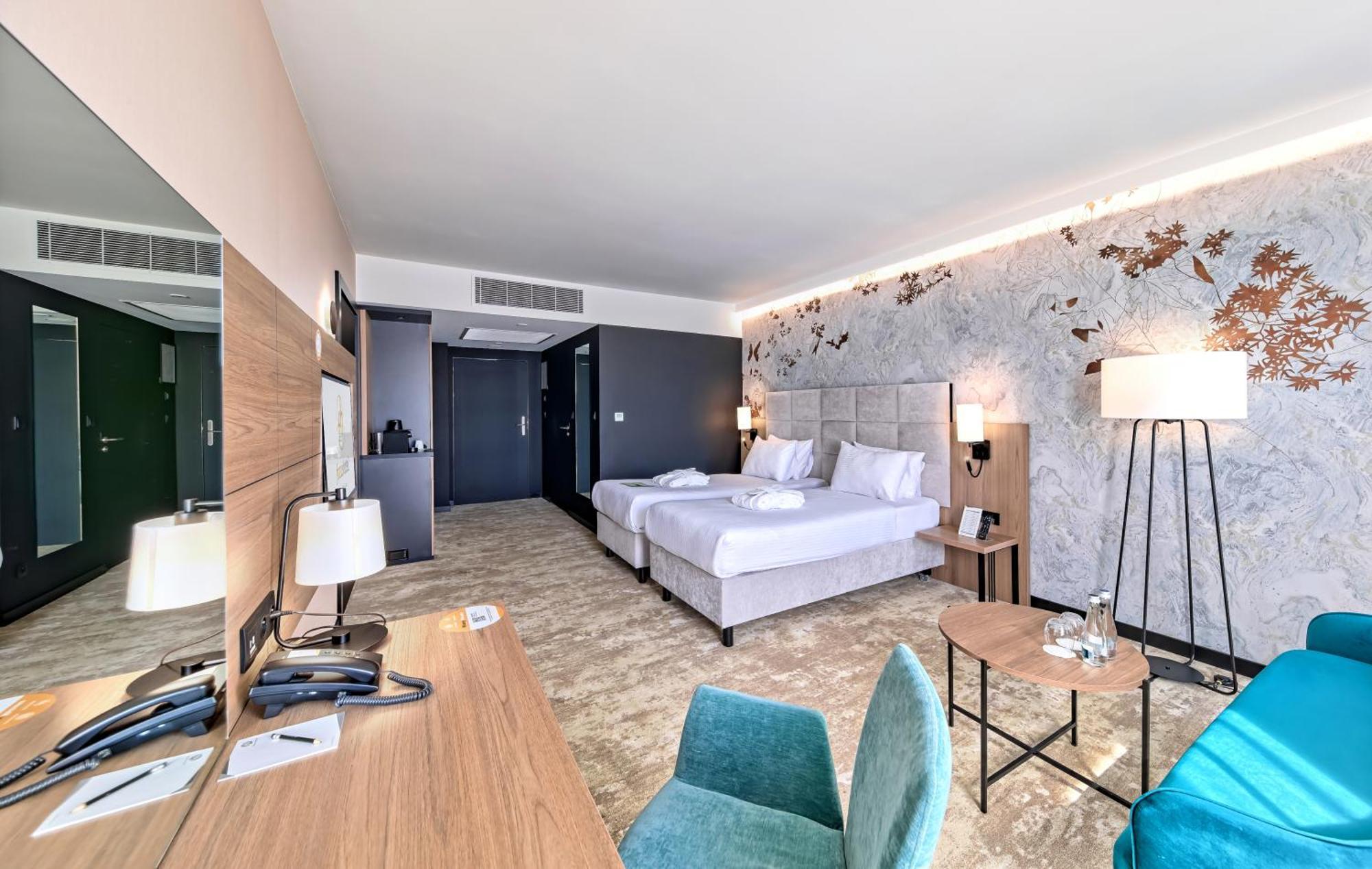Focus Hotel Premium Warszawa エクステリア 写真