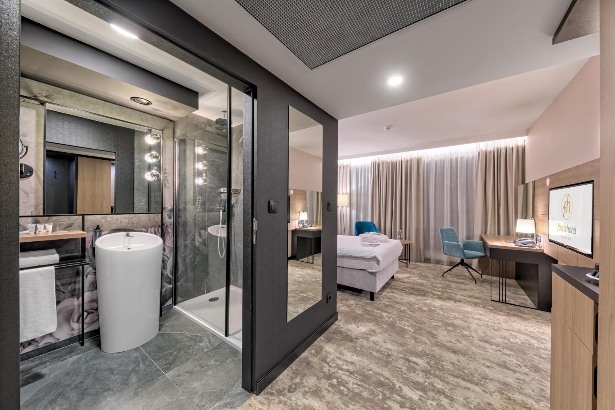 Focus Hotel Premium Warszawa エクステリア 写真